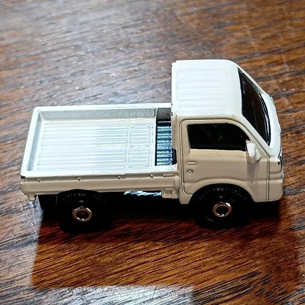 BOLD & DURABLE 2018 PEARL WHITE TRANSPORTATION/TRUCK MB MATTEL, 2